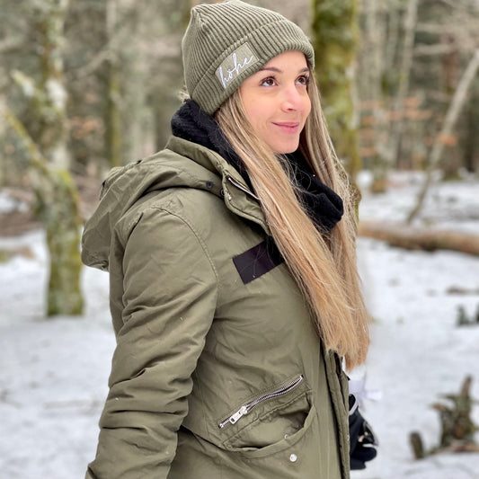 bonnet kaki avec une broderie signature coton bio